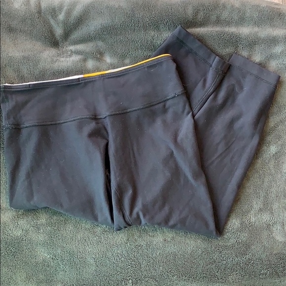 Lululemon Reversible Crop Yoga Pants - Picture 5 of 6